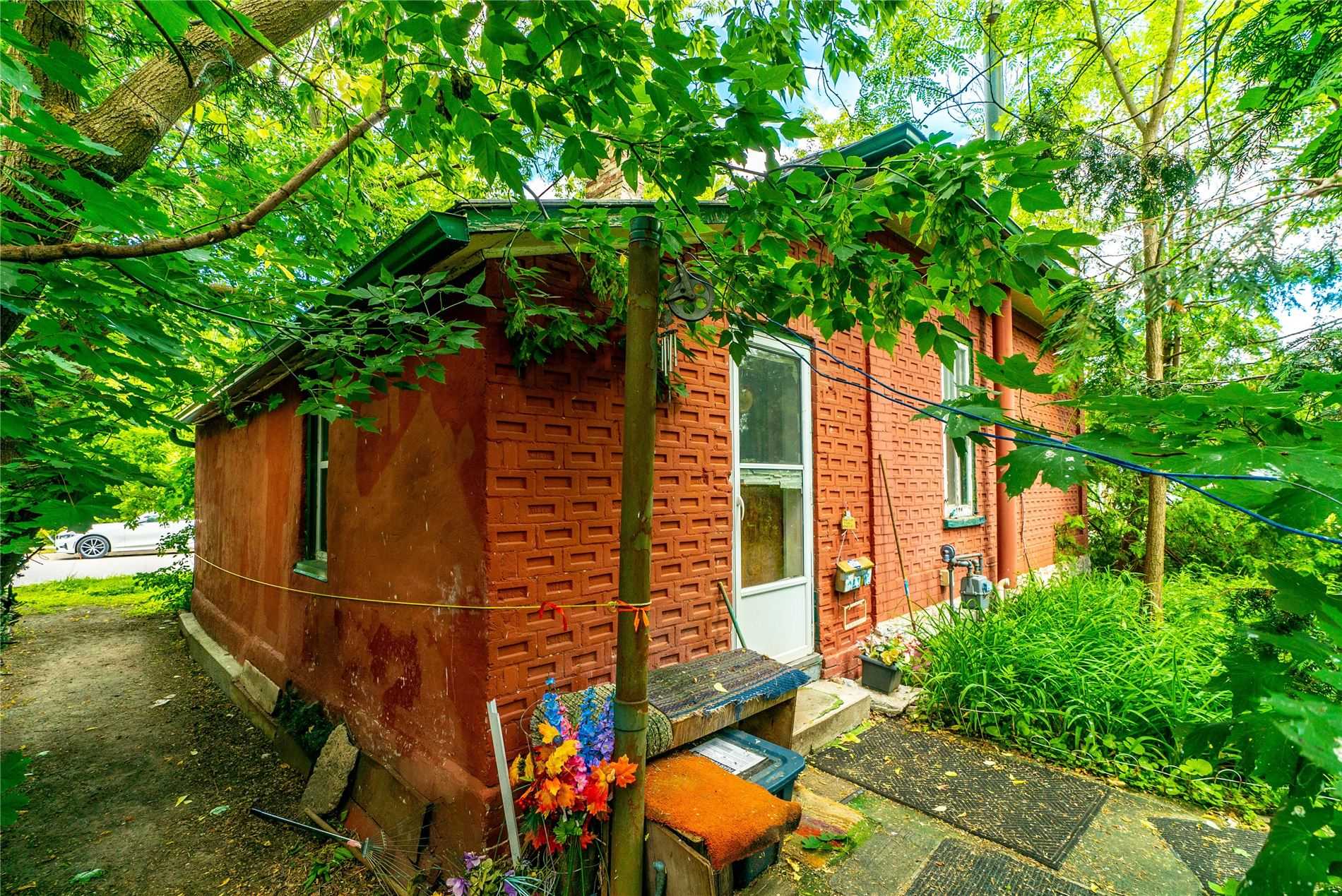 1 Simcoe St