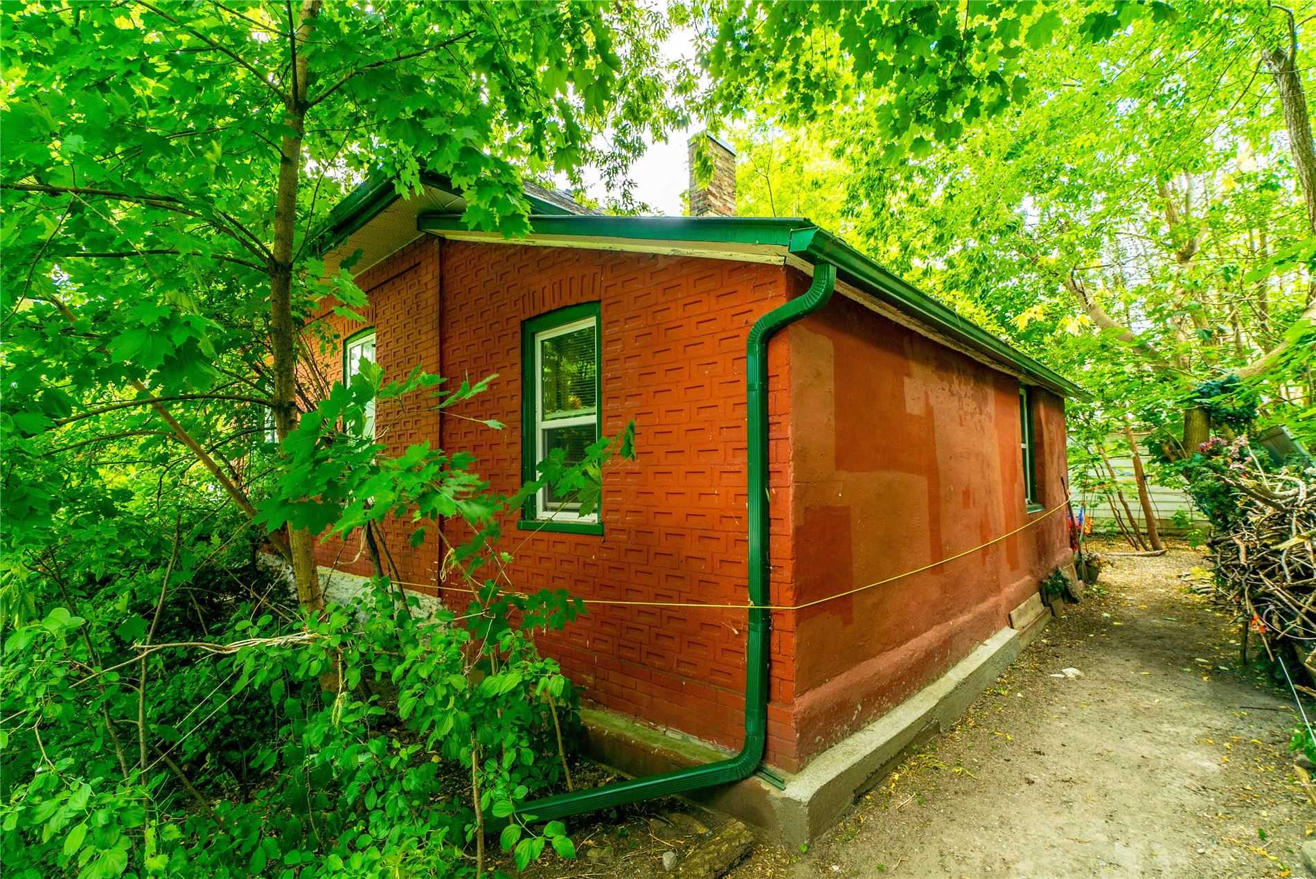 1 Simcoe St