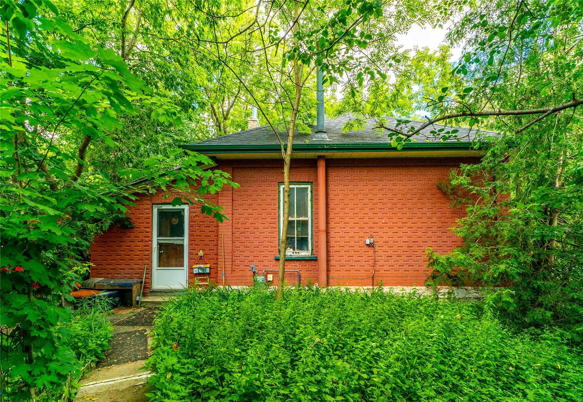 1 Simcoe St