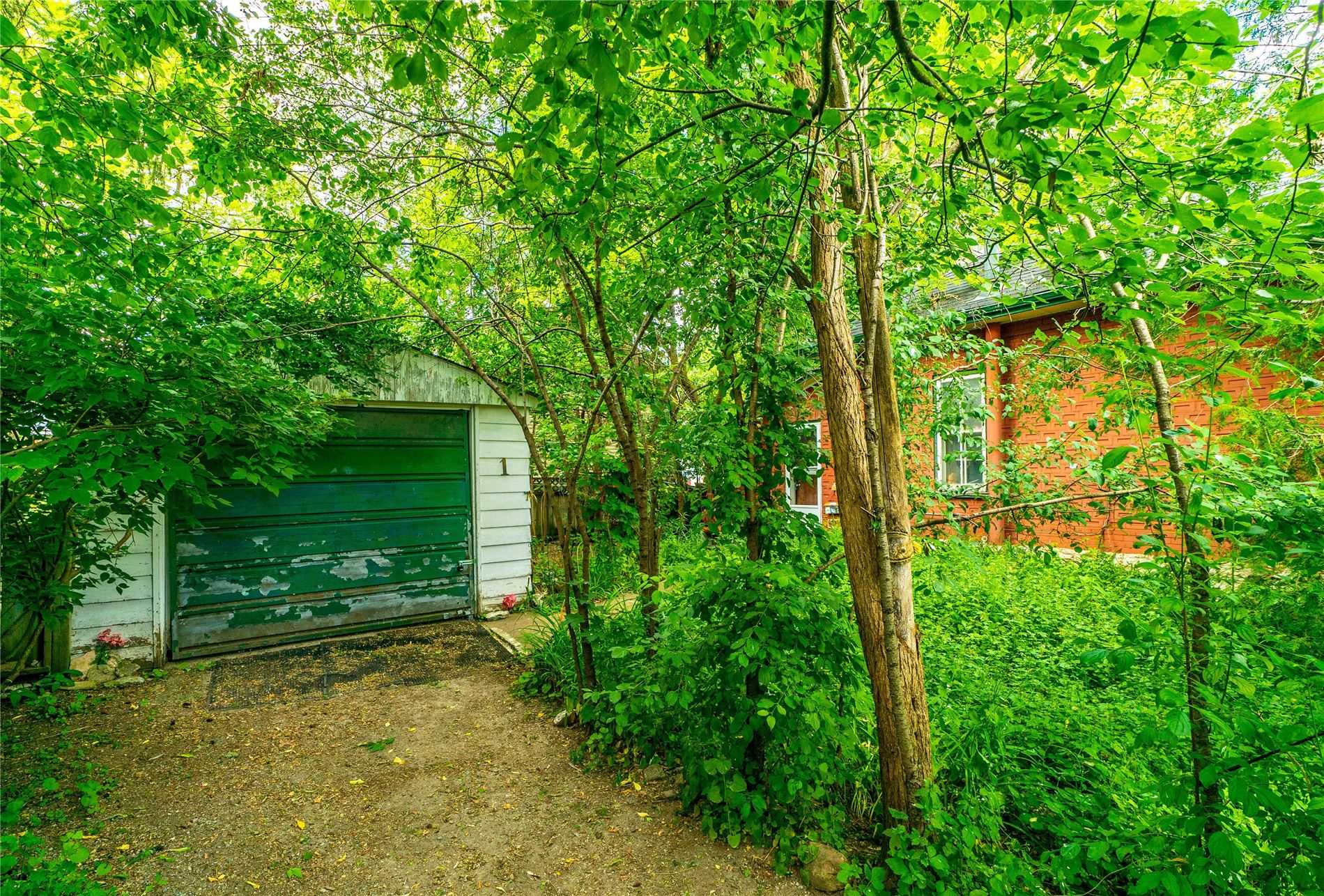1 Simcoe St