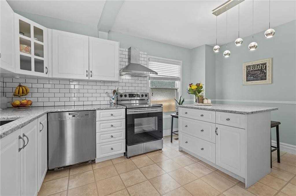84 Lowell Ave