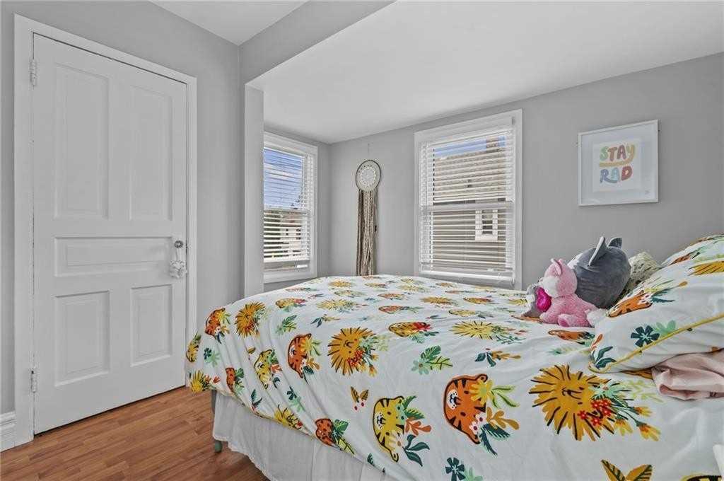 84 Lowell Ave