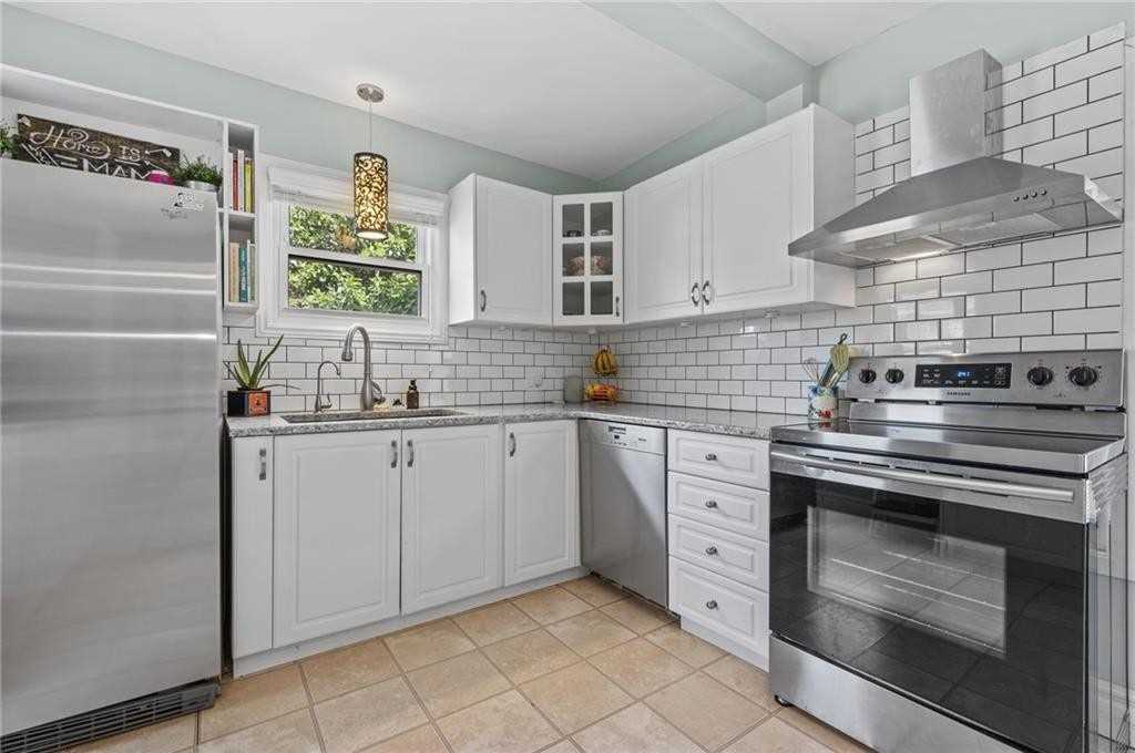 84 Lowell Ave
