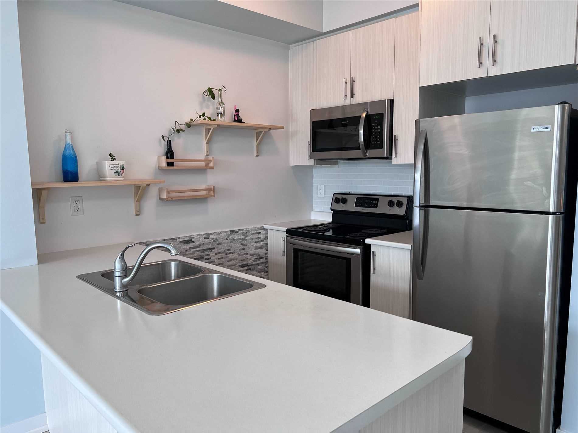 101 Shoreview Pl, #326