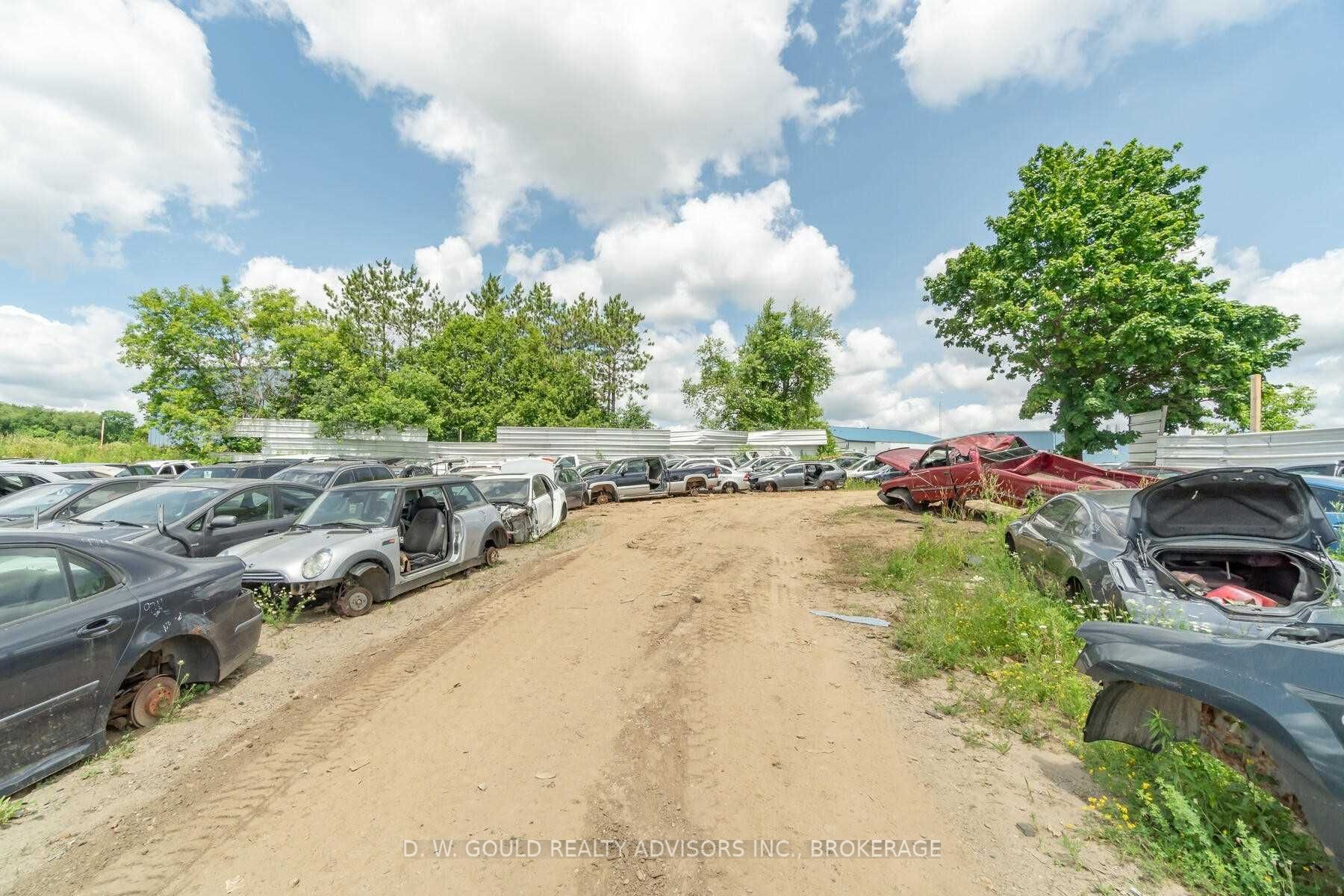 28 Pioneer Dr