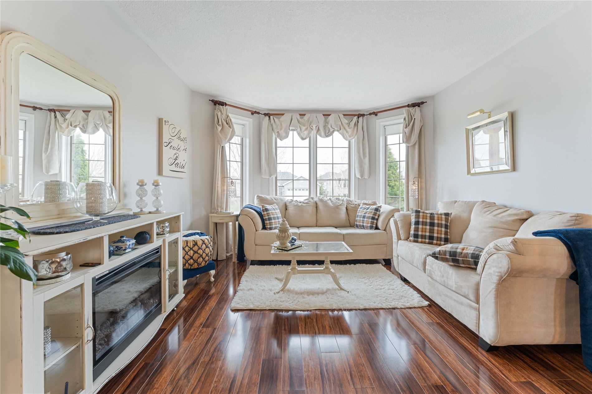 17 Bradbury Cres