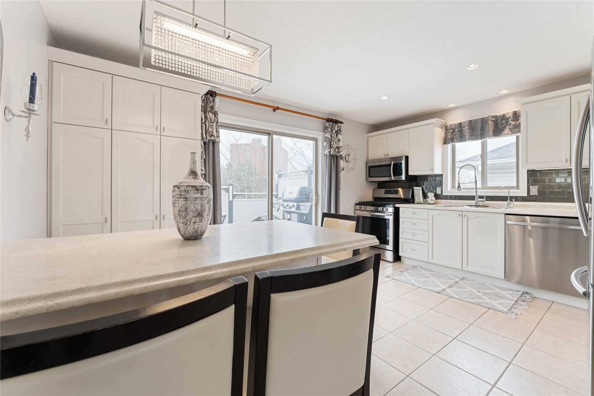 17 Bradbury Cres