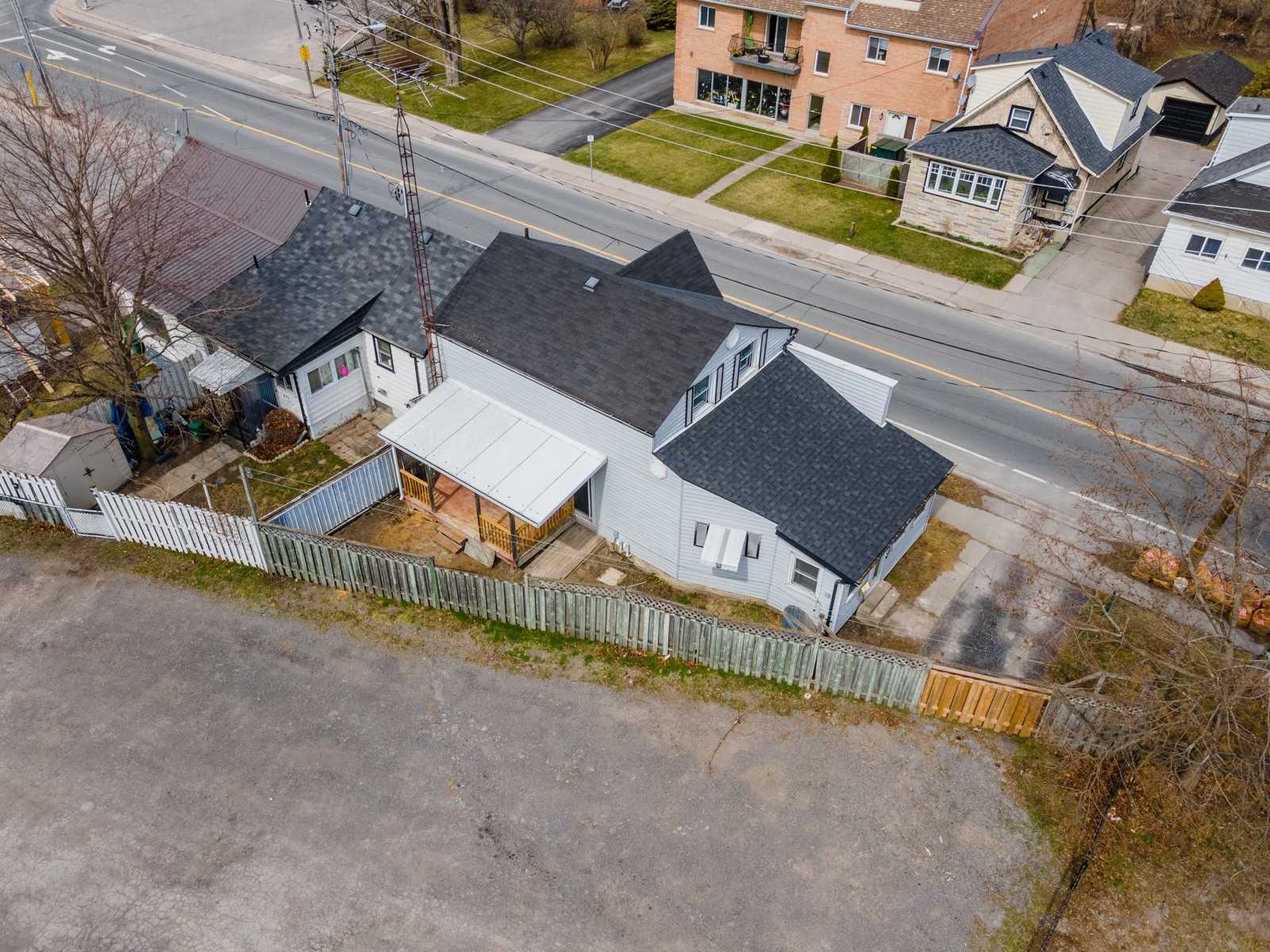 267 University Ave W