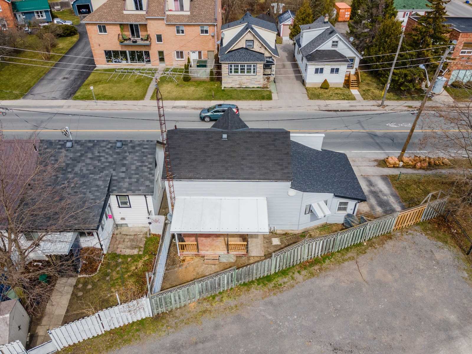 267 University Ave W