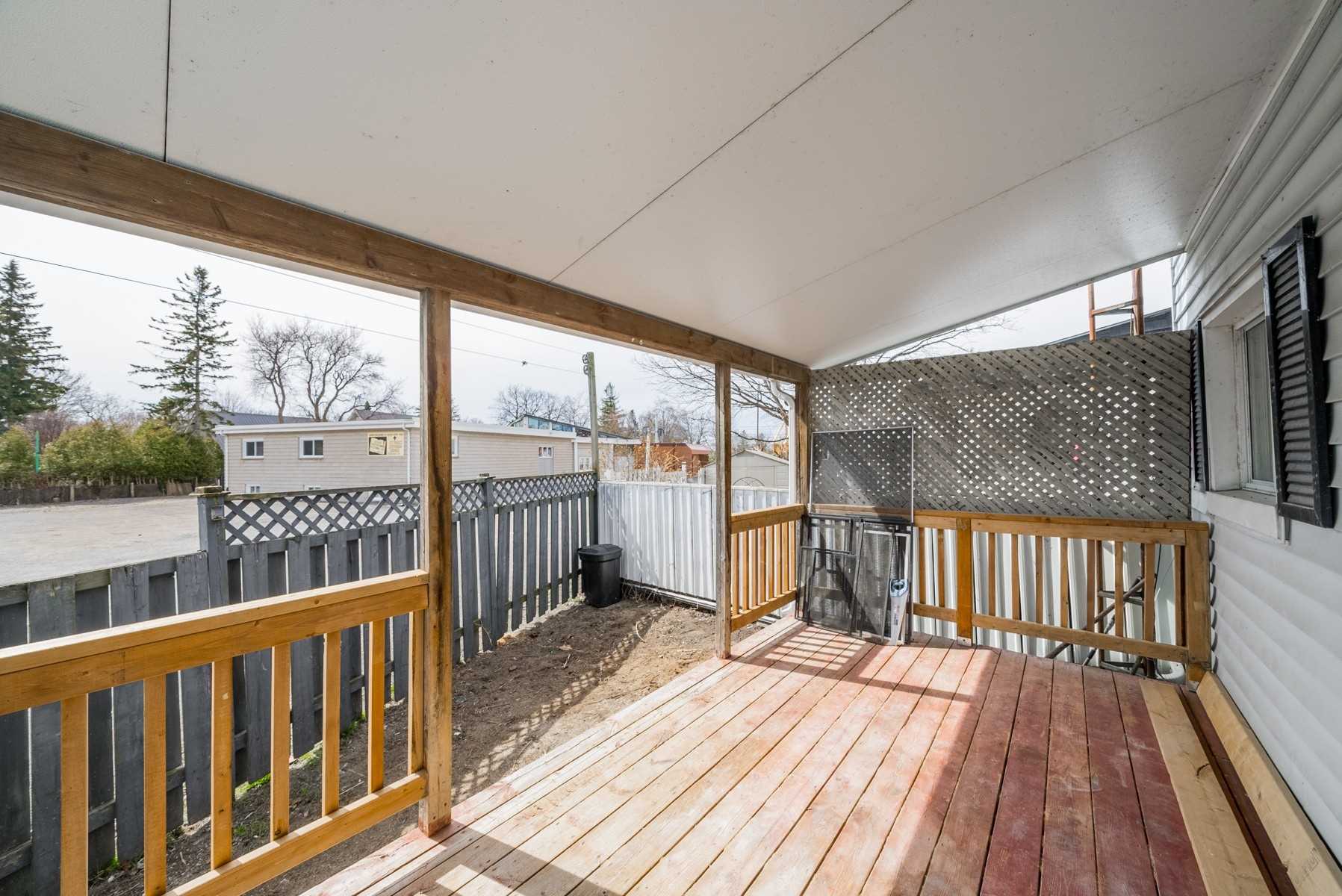 267 University Ave W