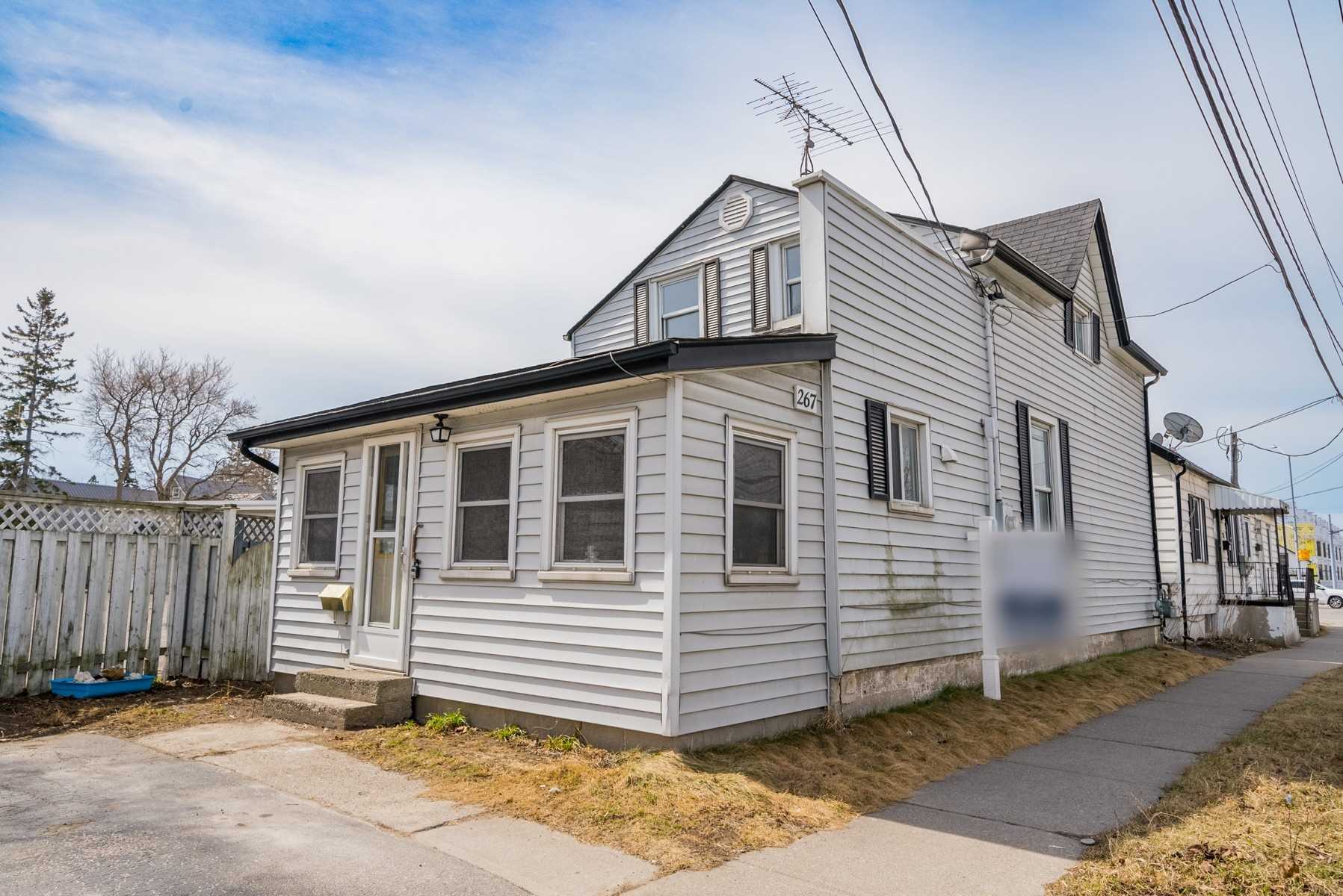 267 University Ave W