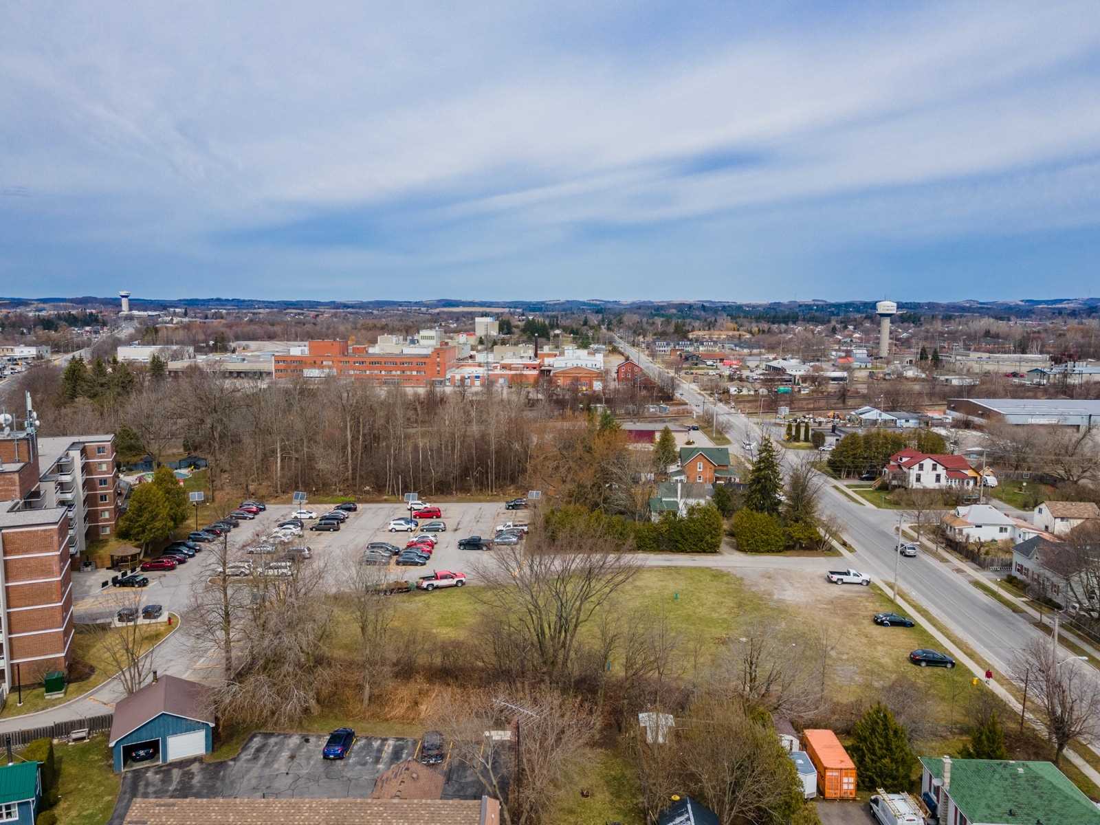 267 University Ave W
