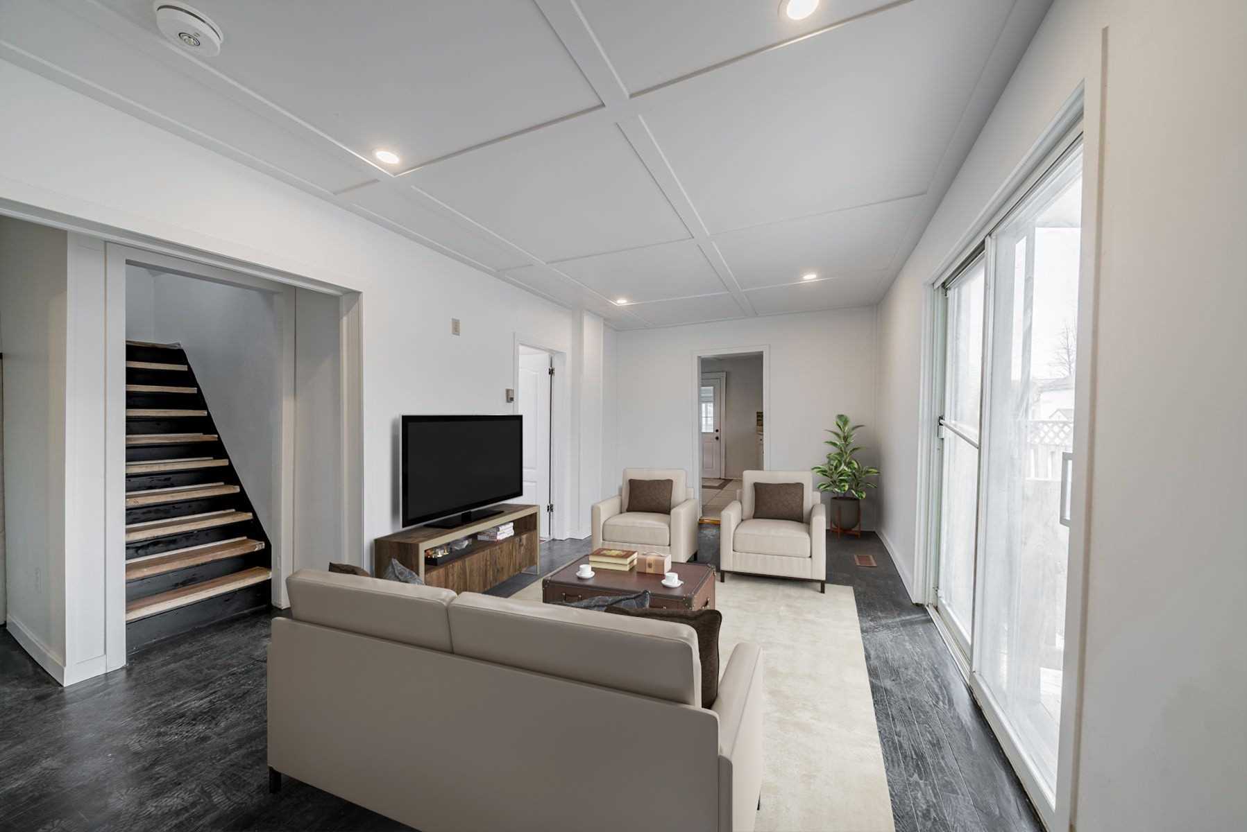 267 University Ave W
