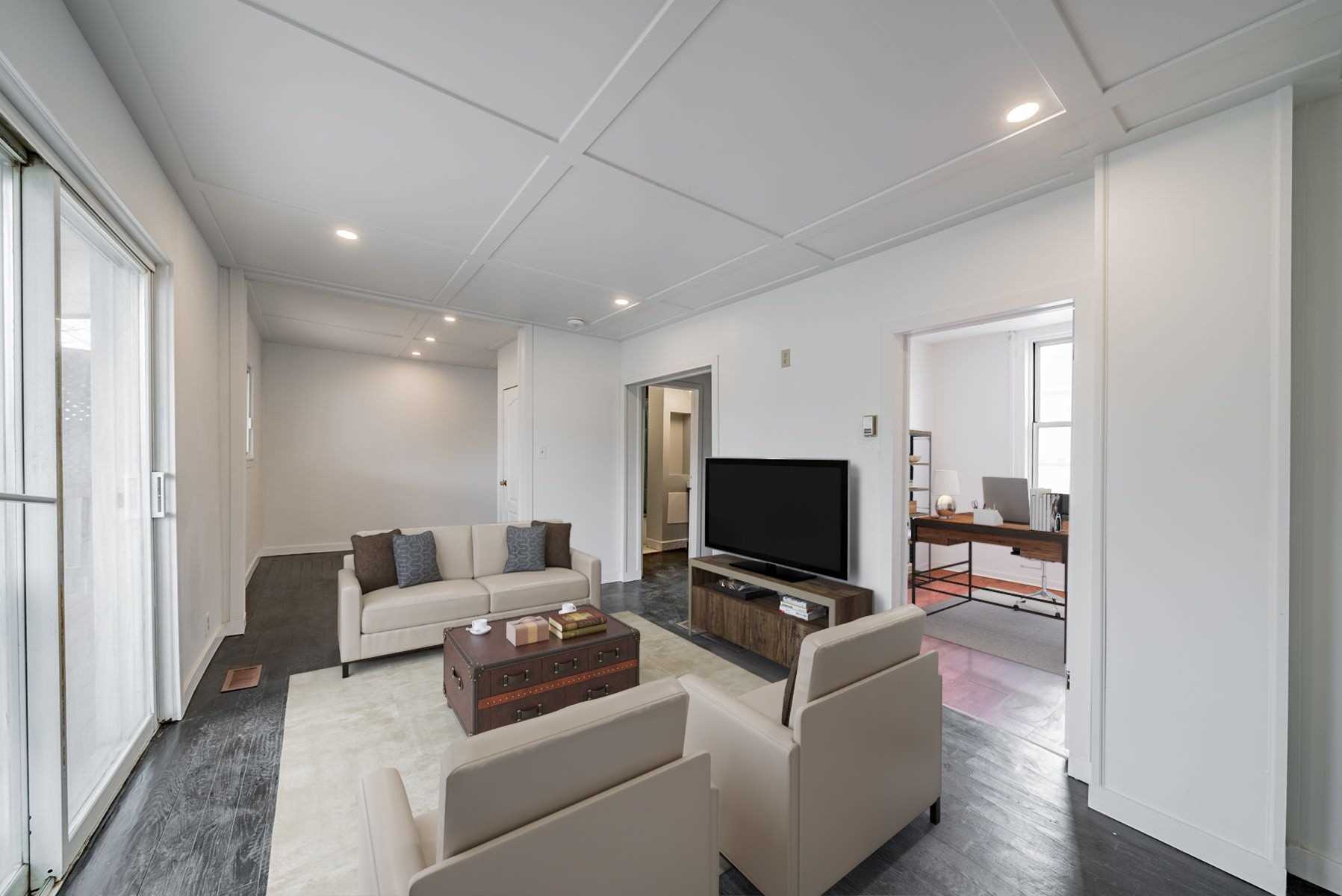 267 University Ave W