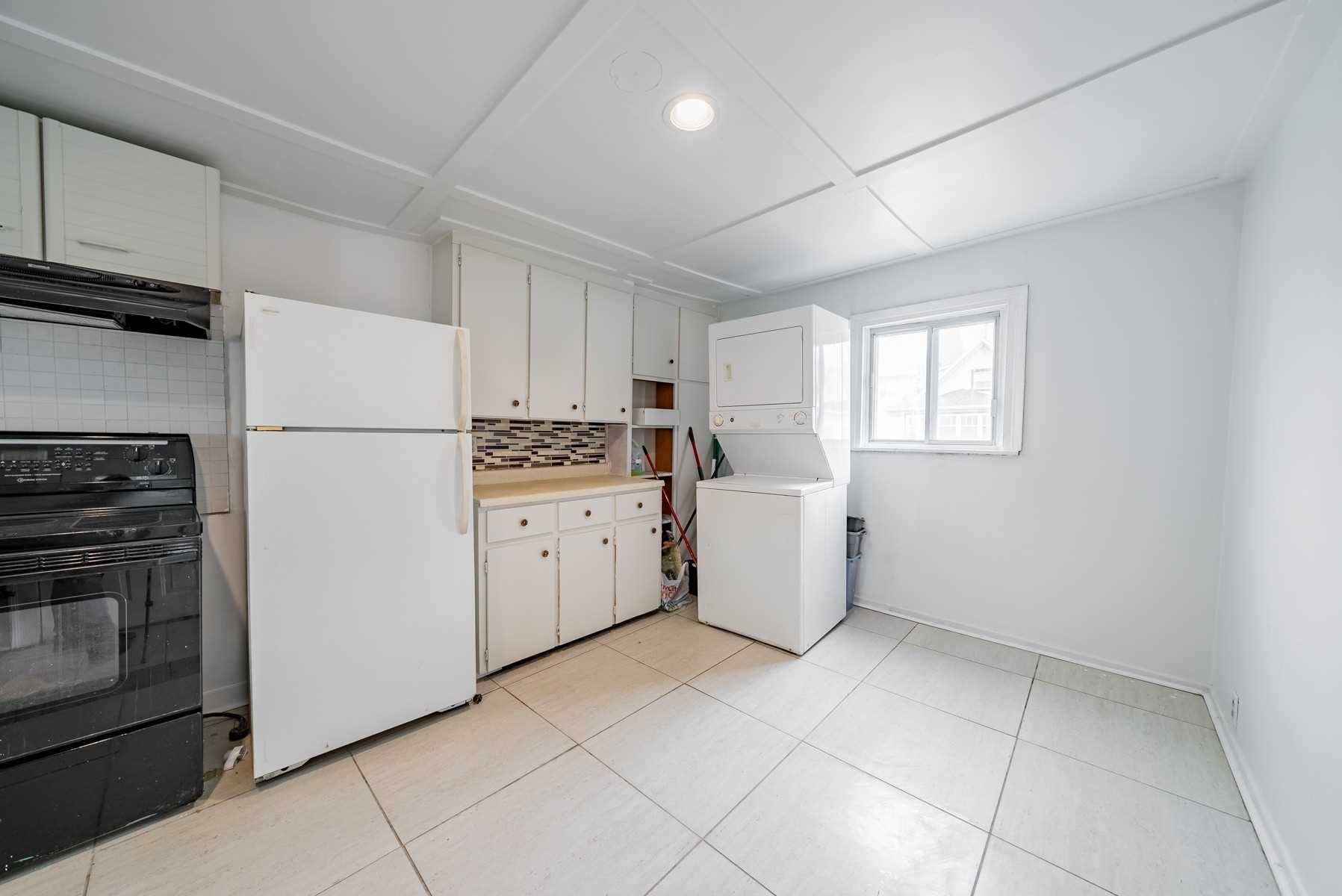 267 University Ave W