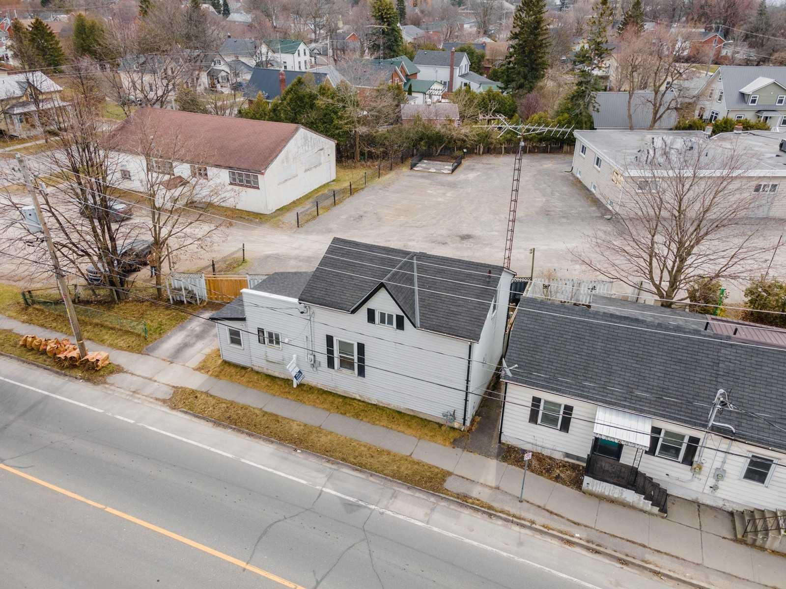 267 University Ave W