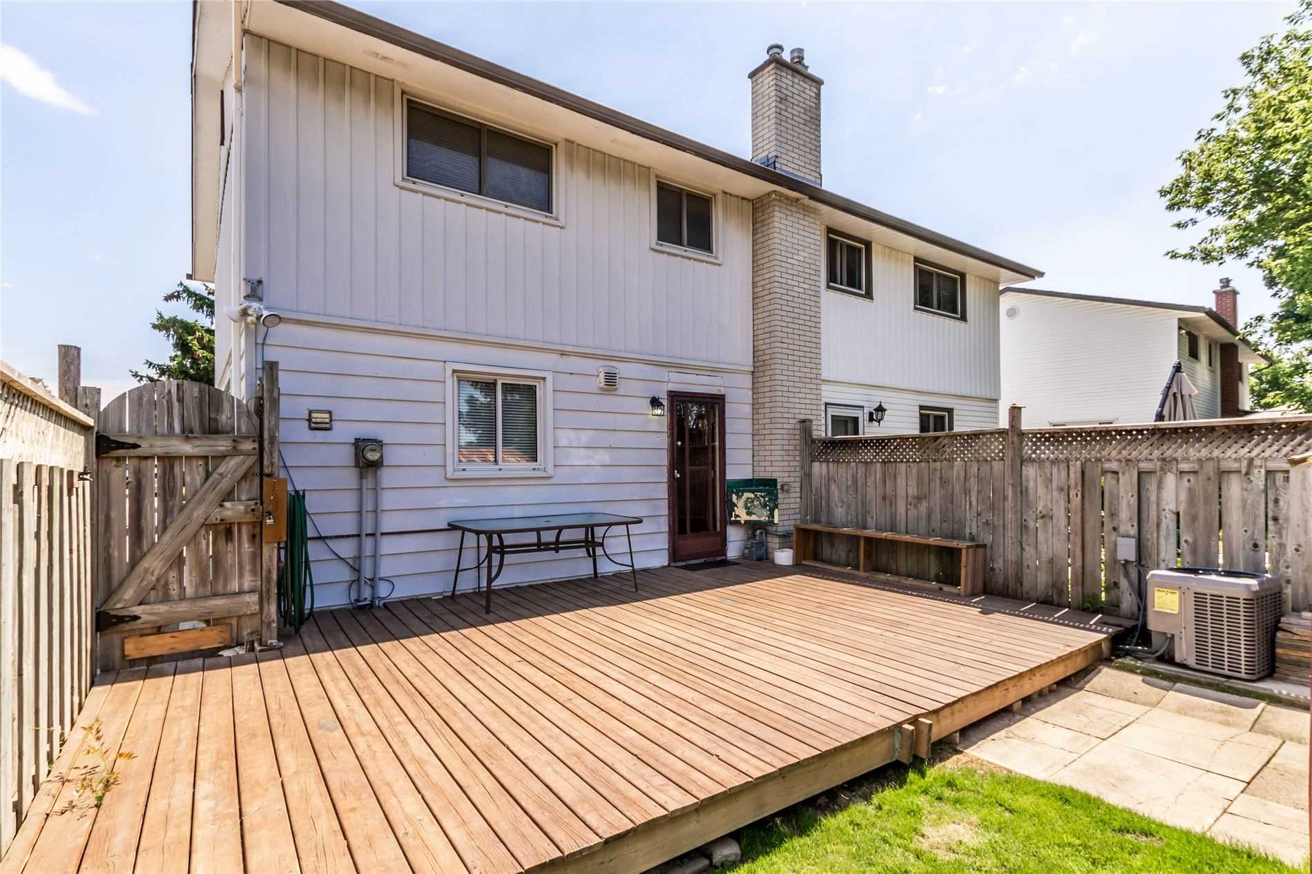 65 Balfour Cres