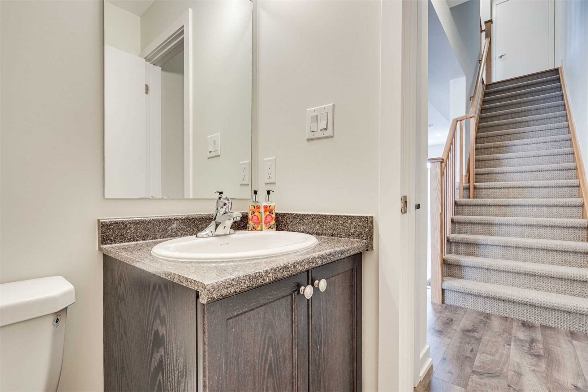 590 North Service Rd, #31