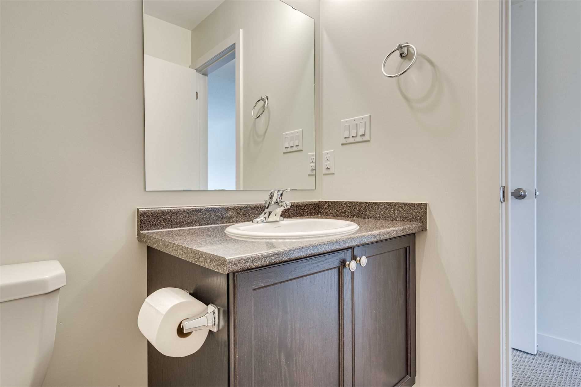 590 North Service Rd, #31