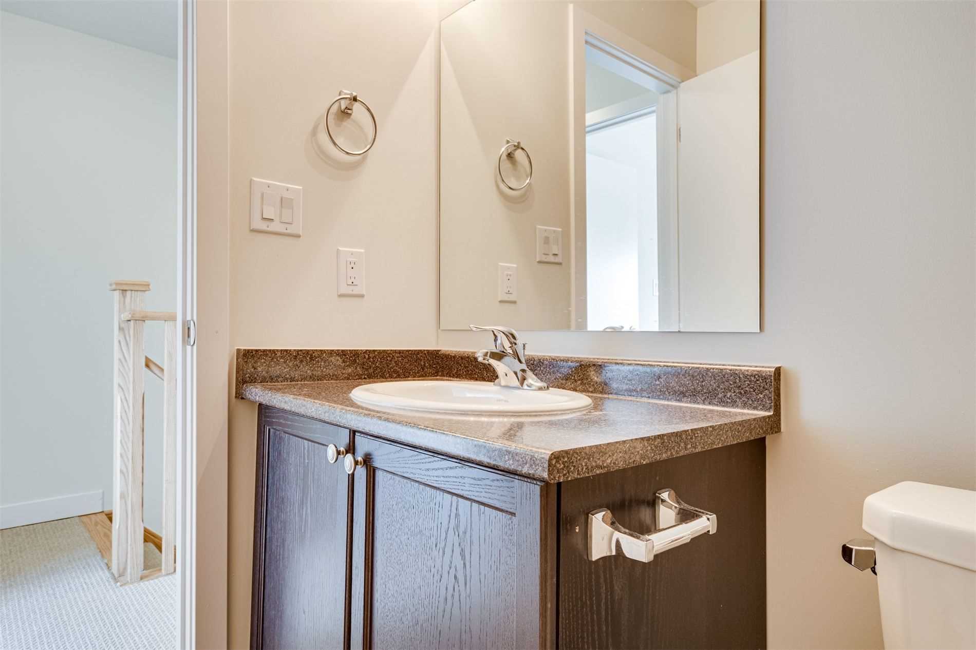 590 North Service Rd, #31
