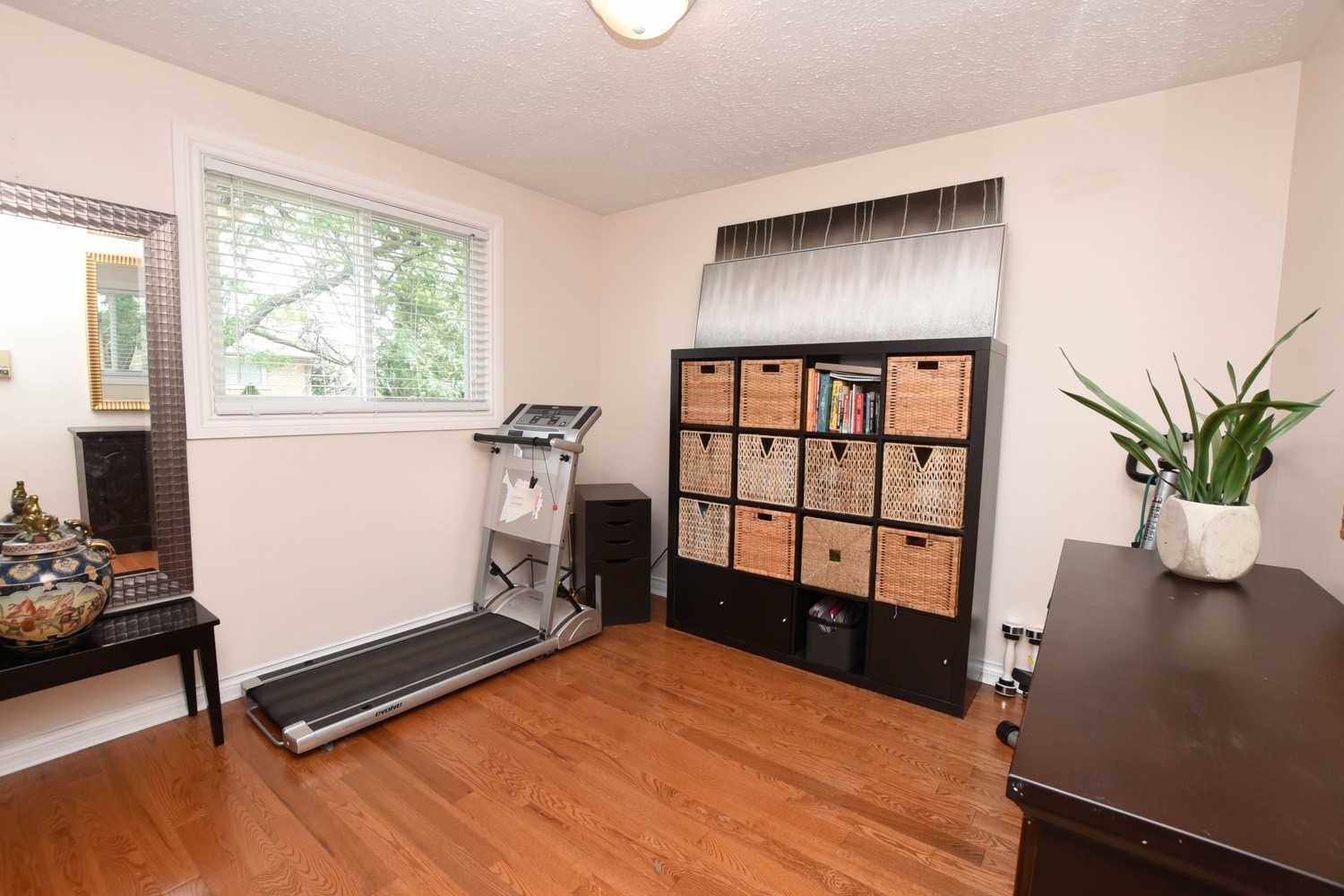 24 Farmingdale Cres