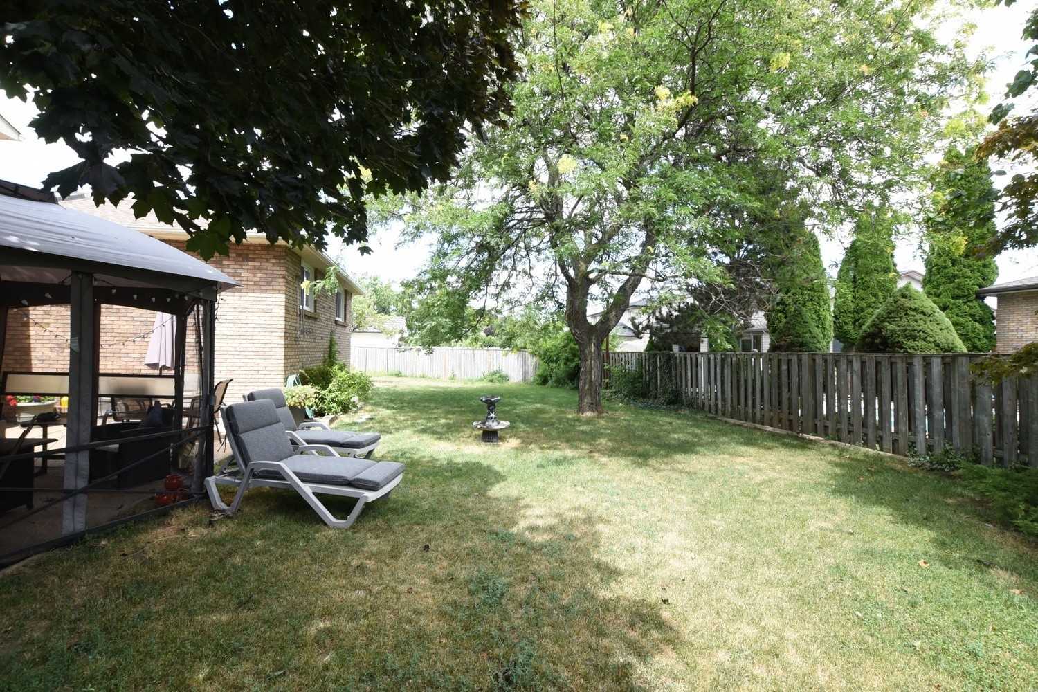 24 Farmingdale Cres