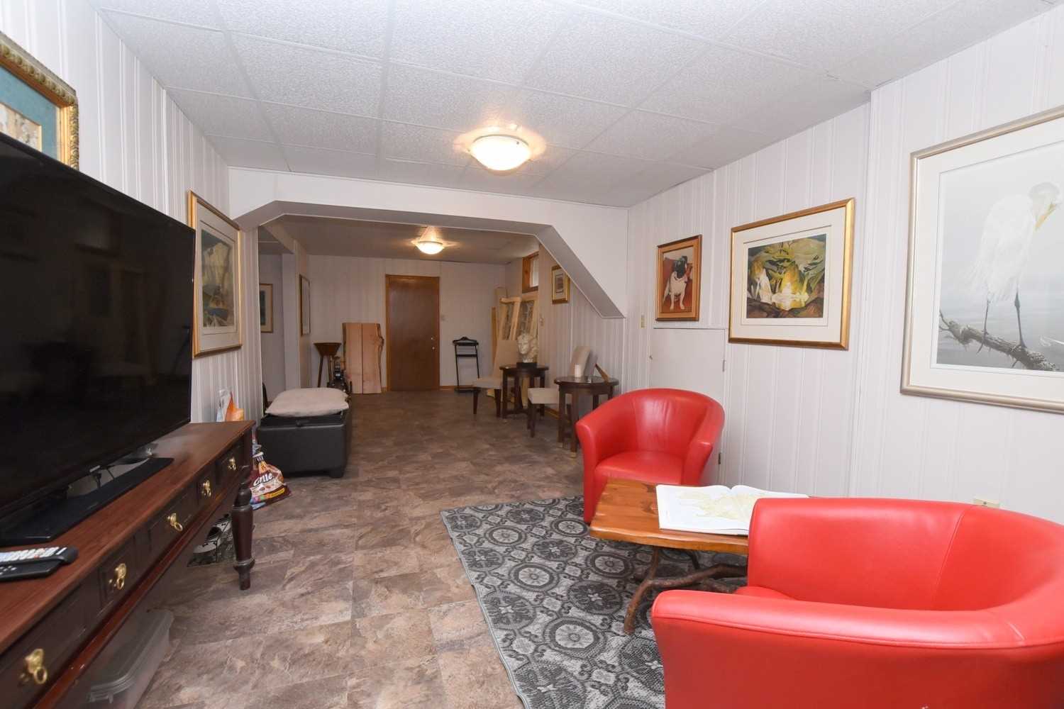 24 Farmingdale Cres