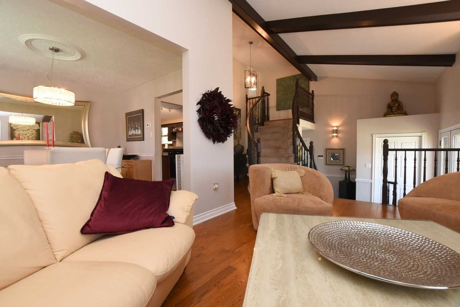 24 Farmingdale Cres