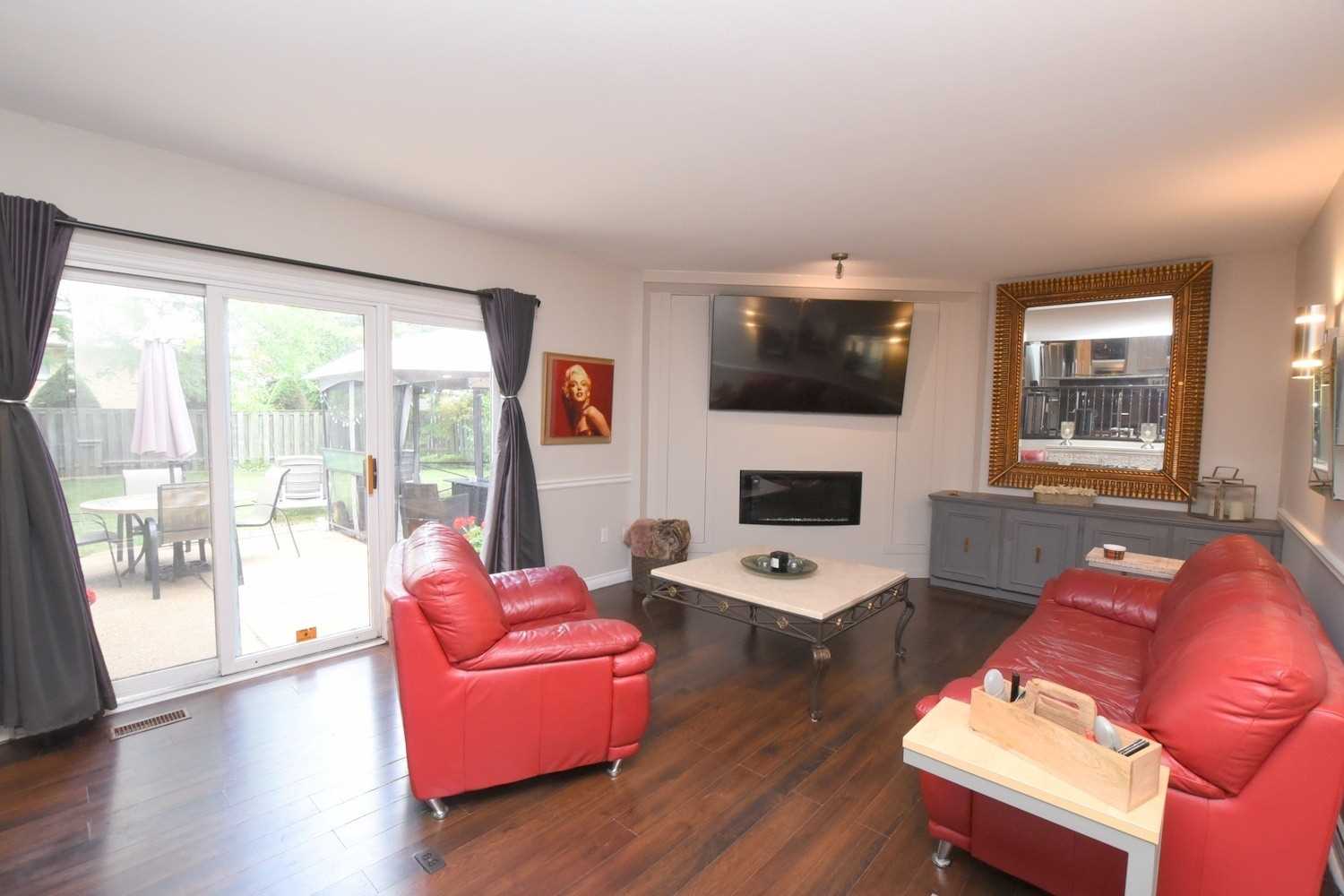 24 Farmingdale Cres