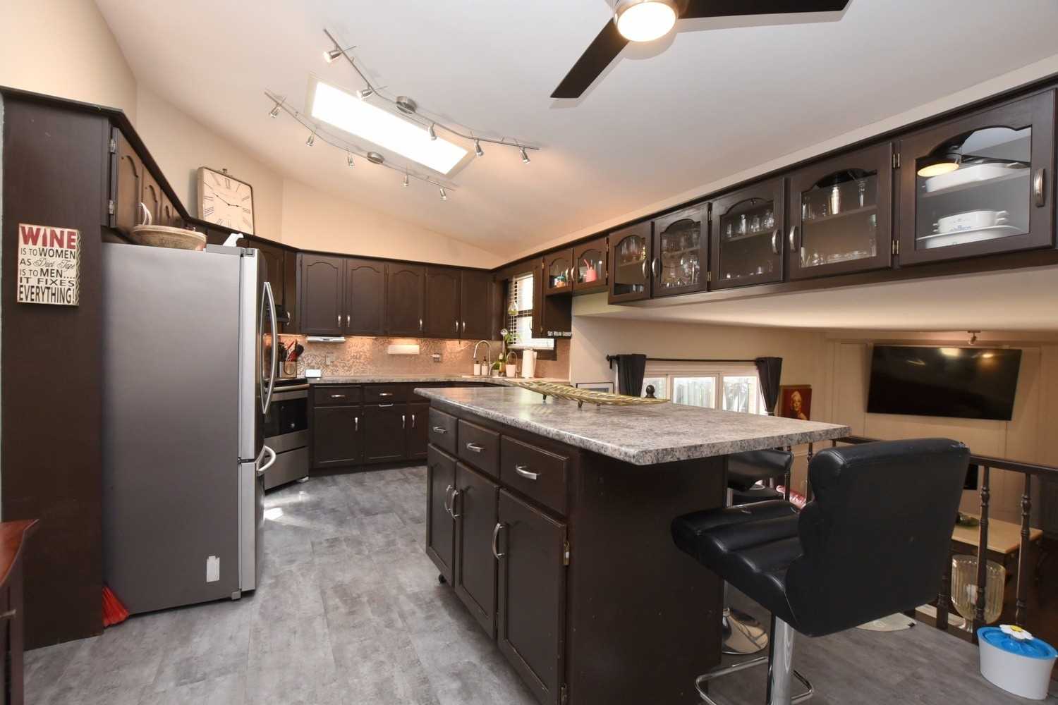 24 Farmingdale Cres