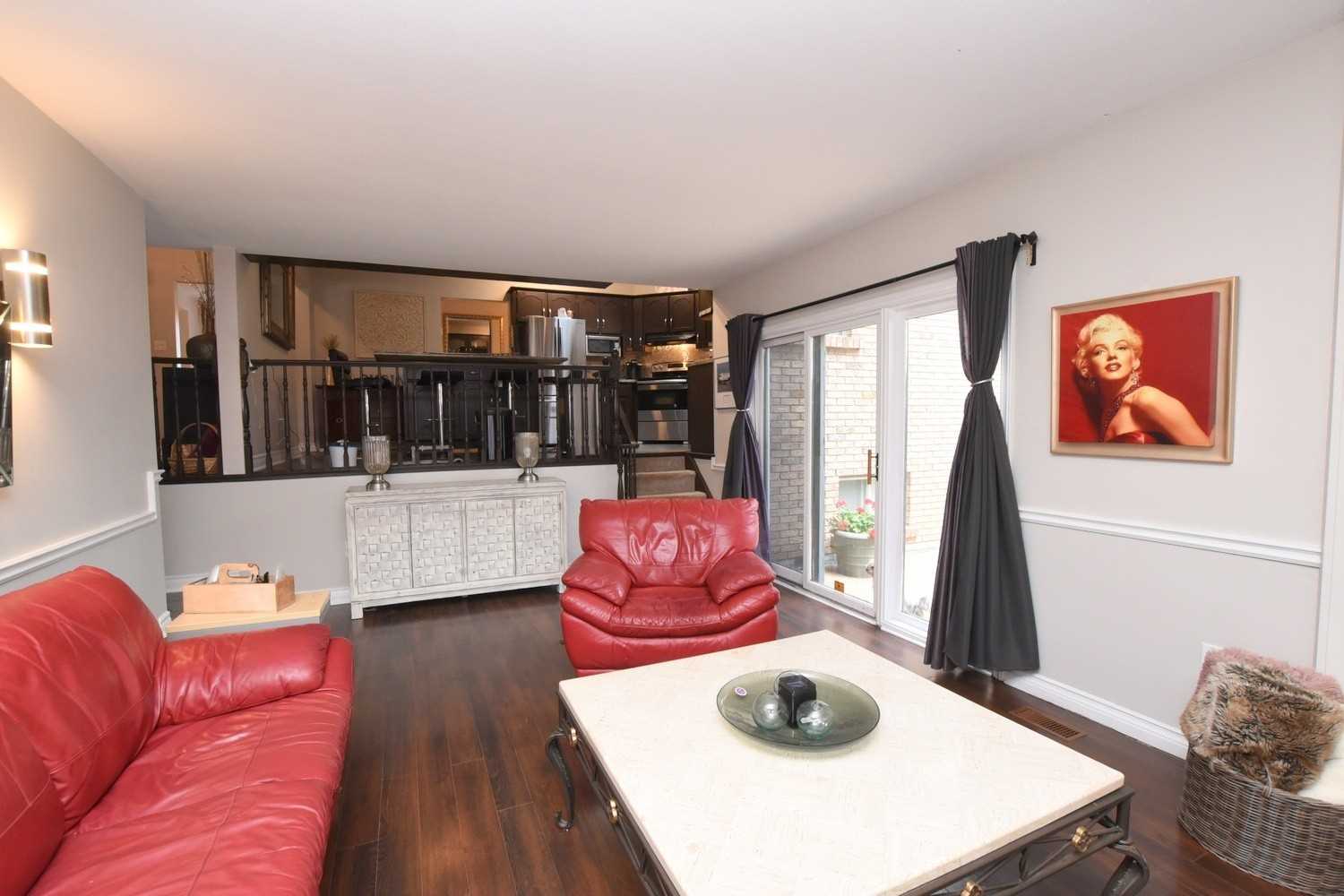 24 Farmingdale Cres