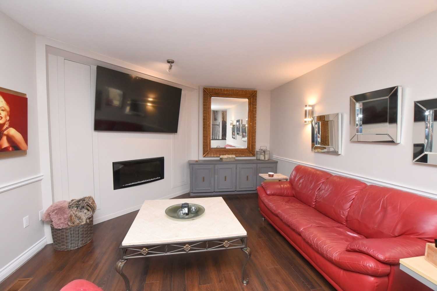 24 Farmingdale Cres