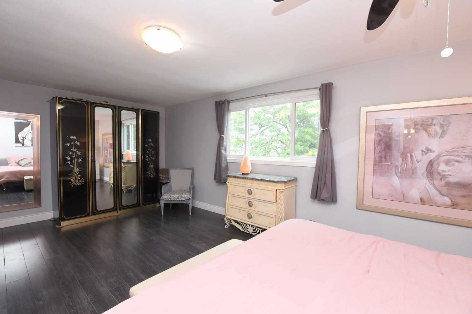 24 Farmingdale Cres