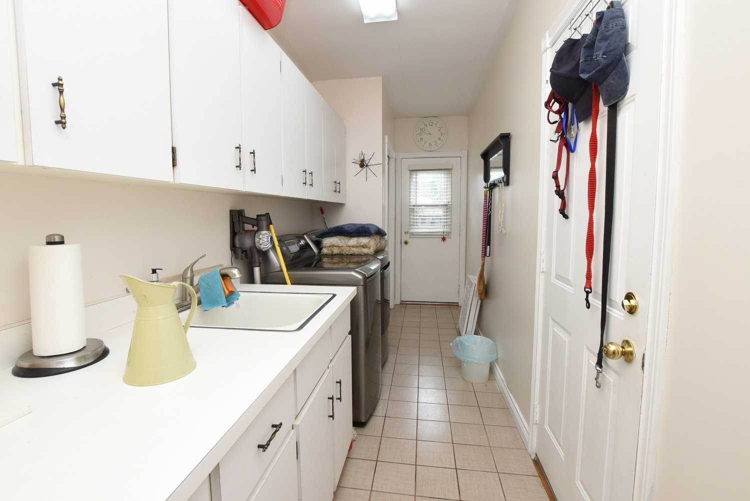 24 Farmingdale Cres