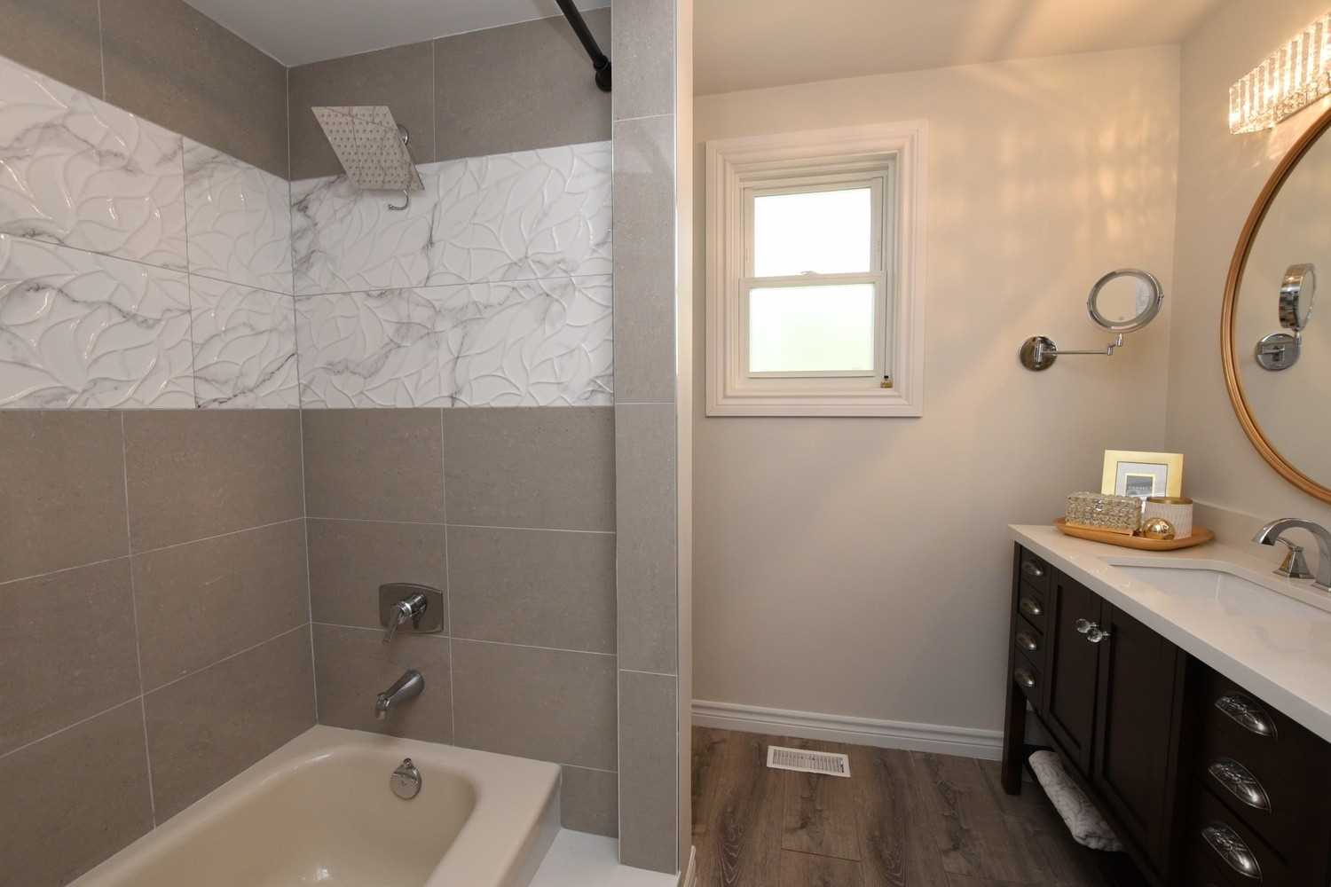 24 Farmingdale Cres