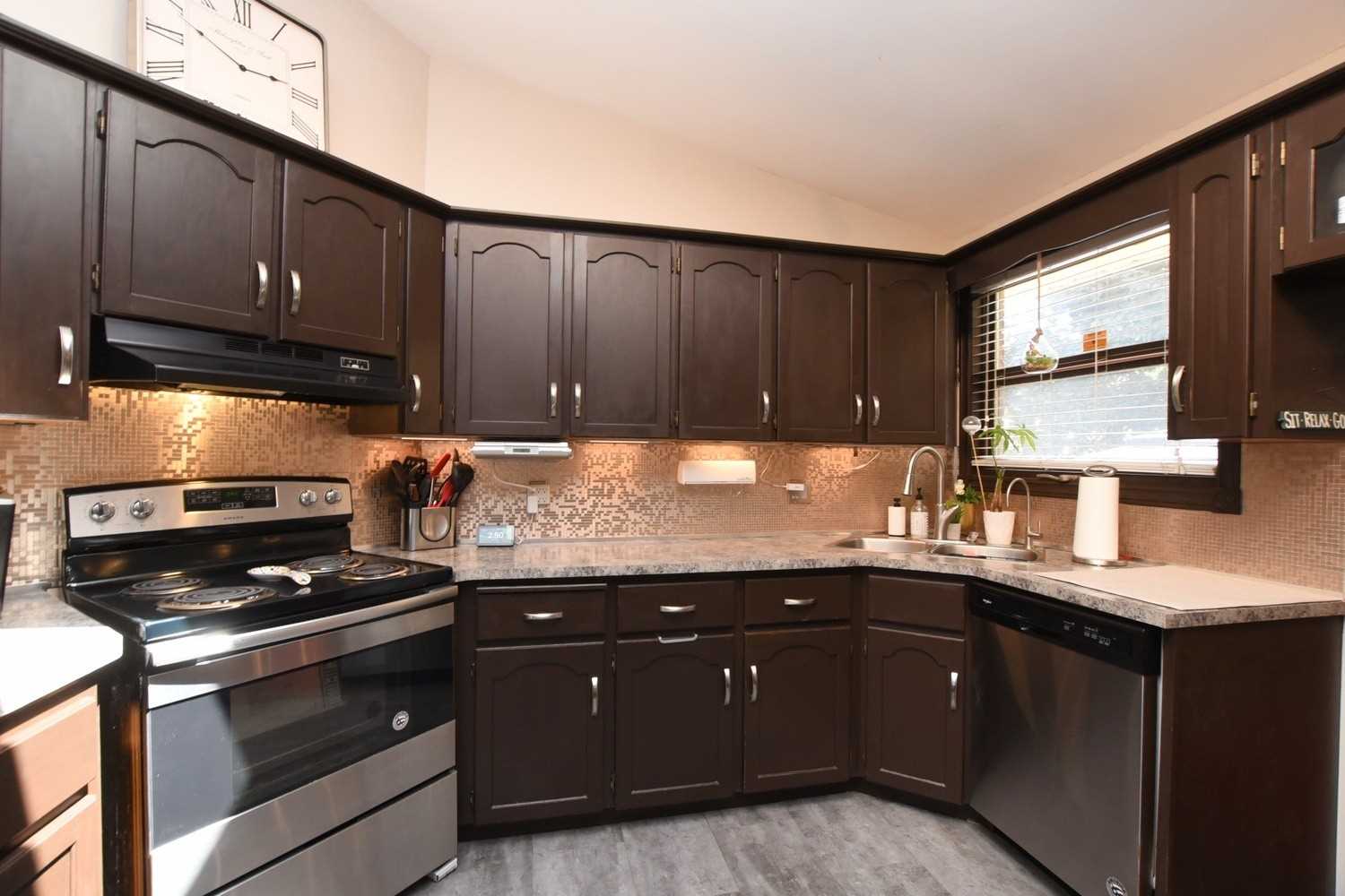 24 Farmingdale Cres