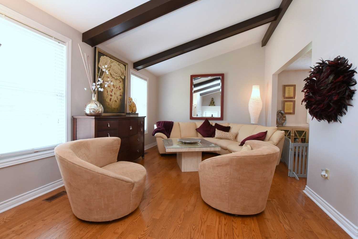 24 Farmingdale Cres