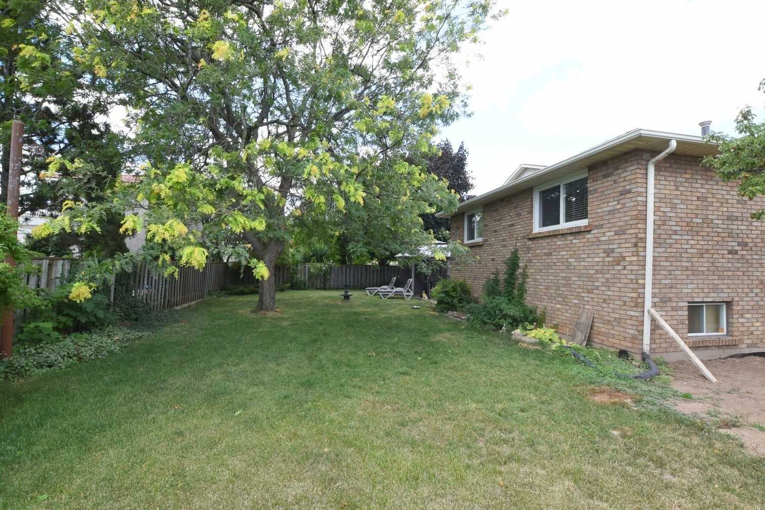 24 Farmingdale Cres