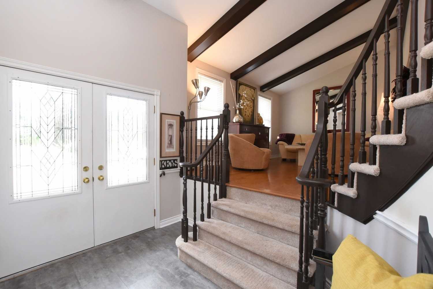 24 Farmingdale Cres