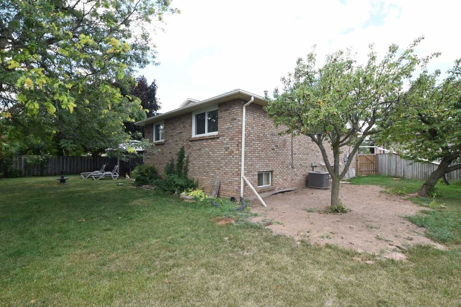 24 Farmingdale Cres