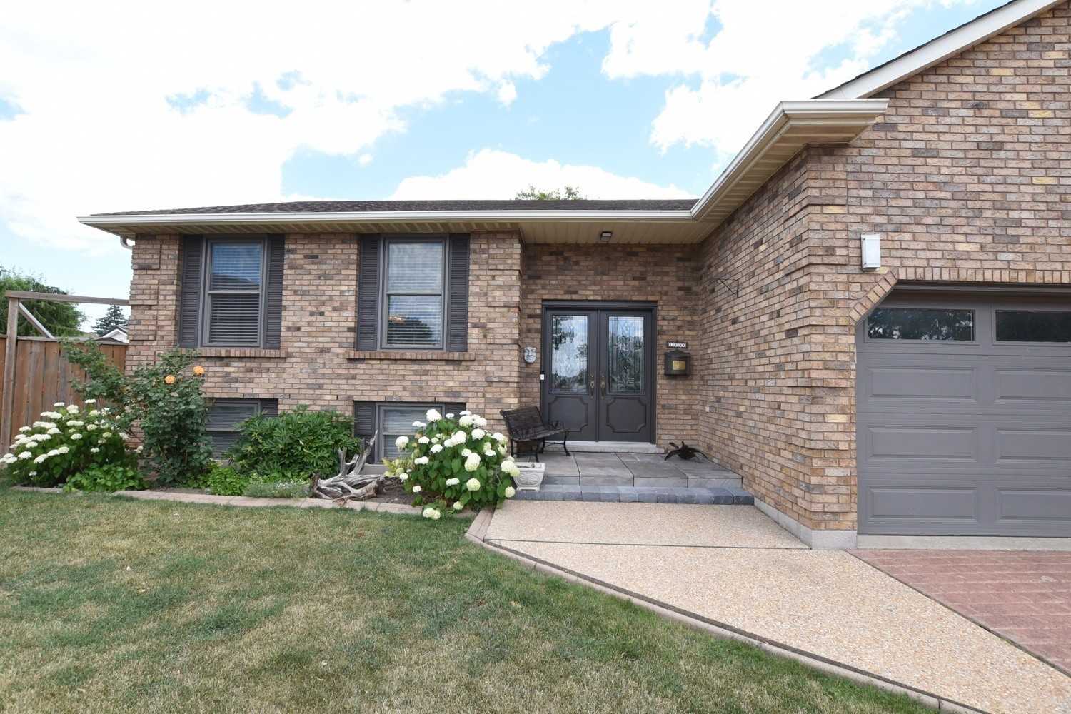 24 Farmingdale Cres