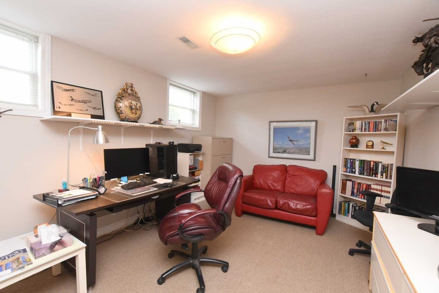 24 Farmingdale Cres