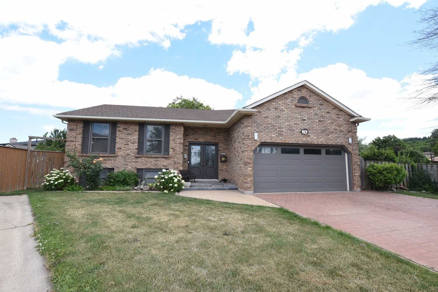 24 Farmingdale Cres