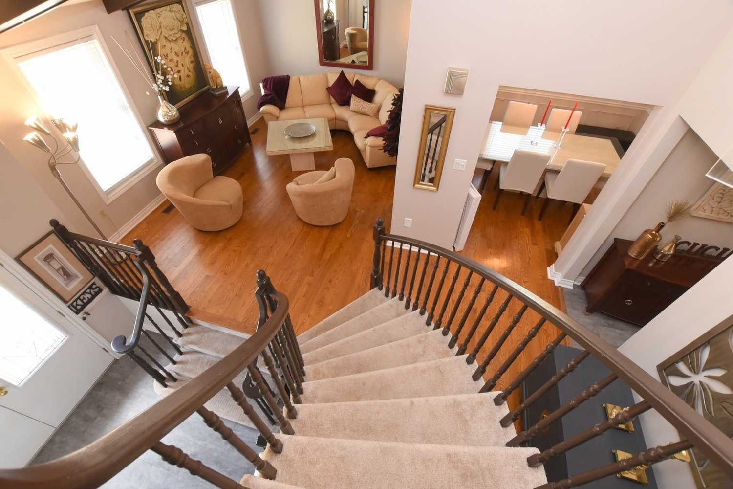 24 Farmingdale Cres