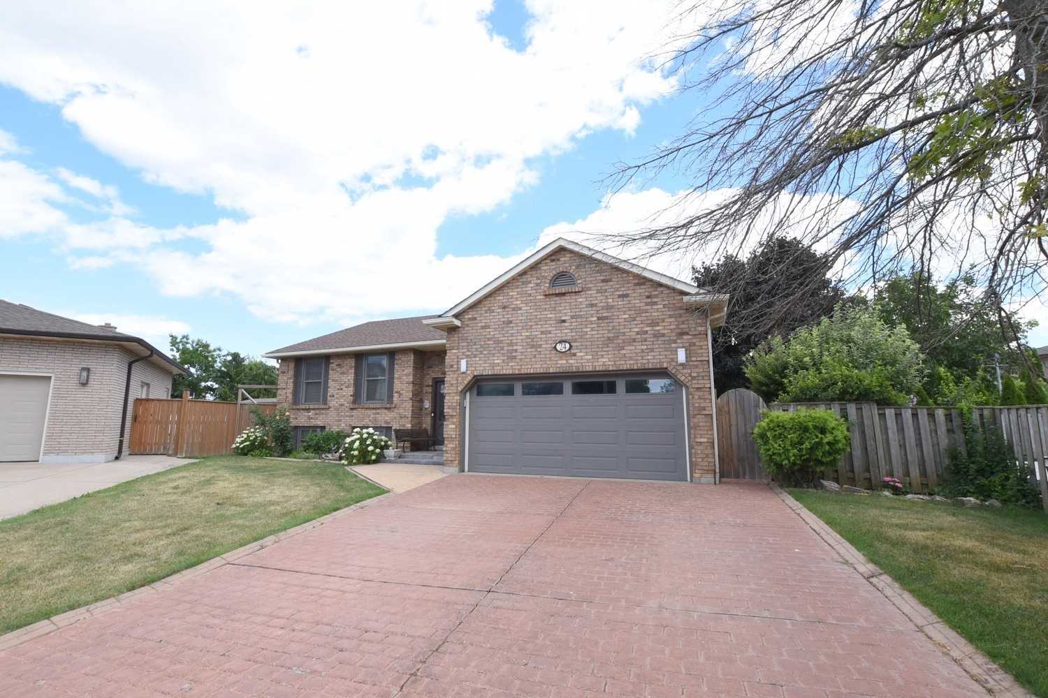24 Farmingdale Cres