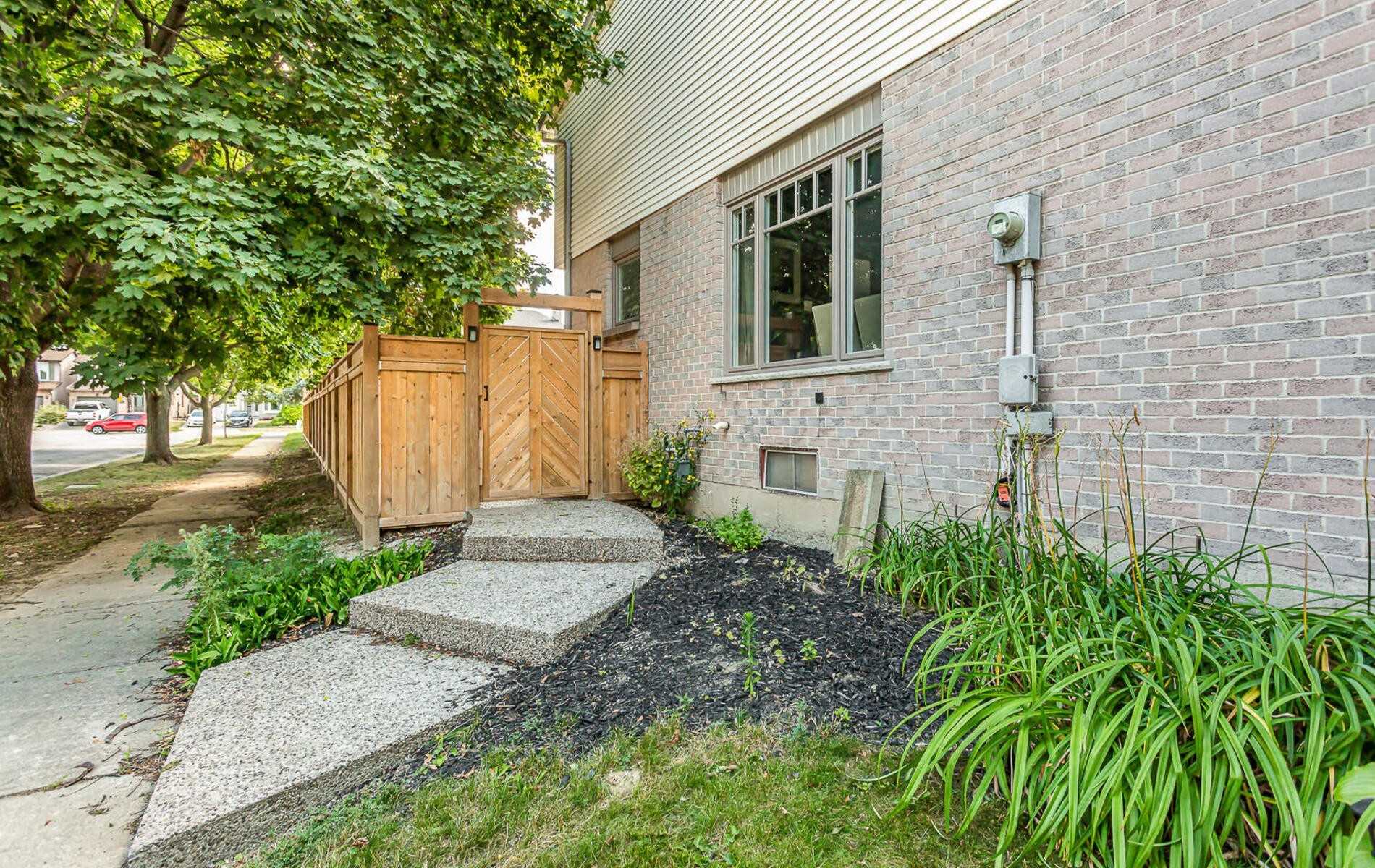 69 Dalton Cres