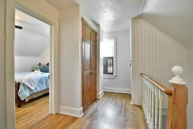 3 Dundas St E