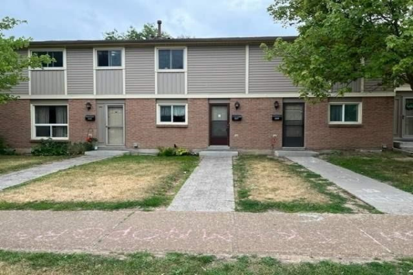 257 Pioneer Dr, Kitchener