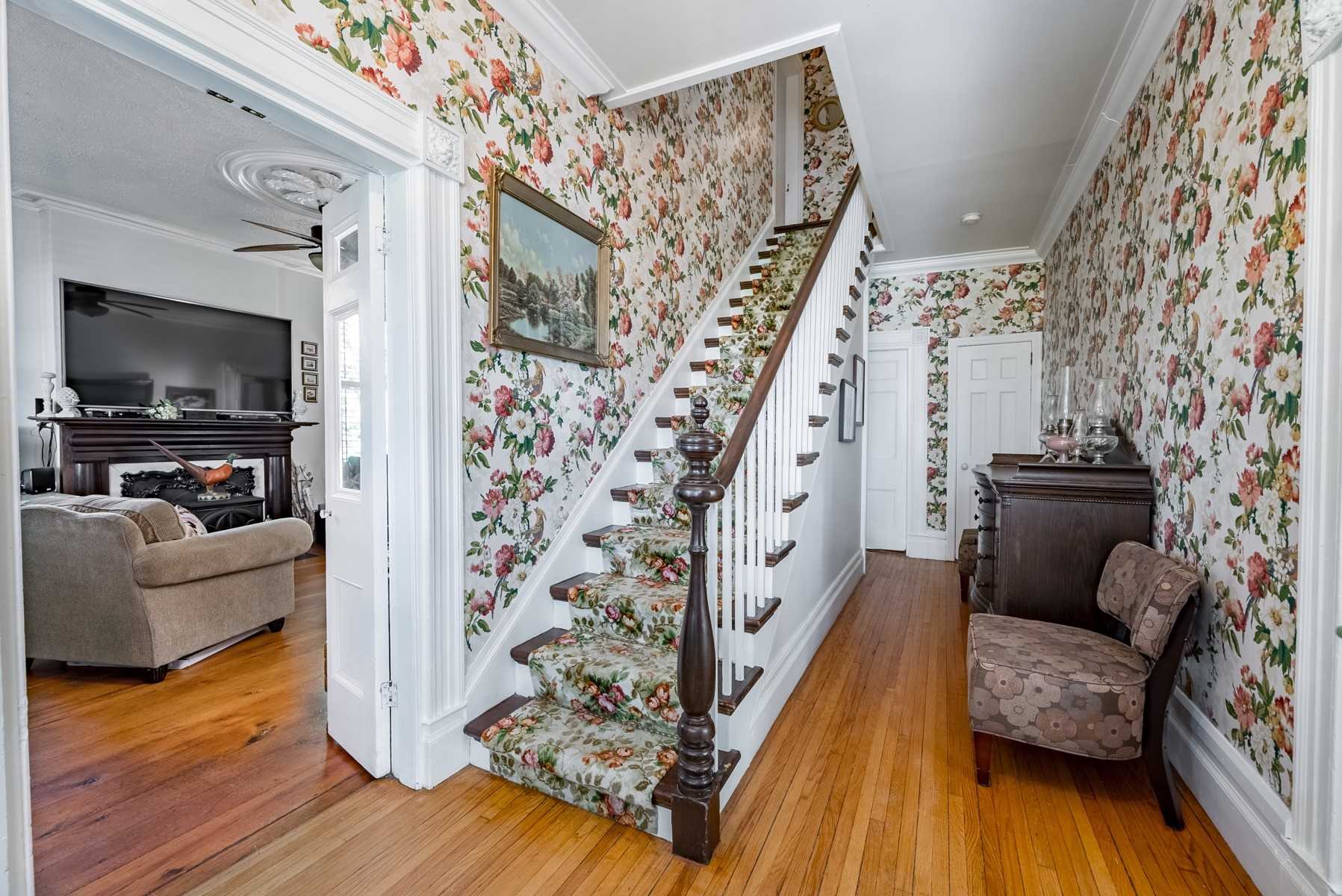 458 William St