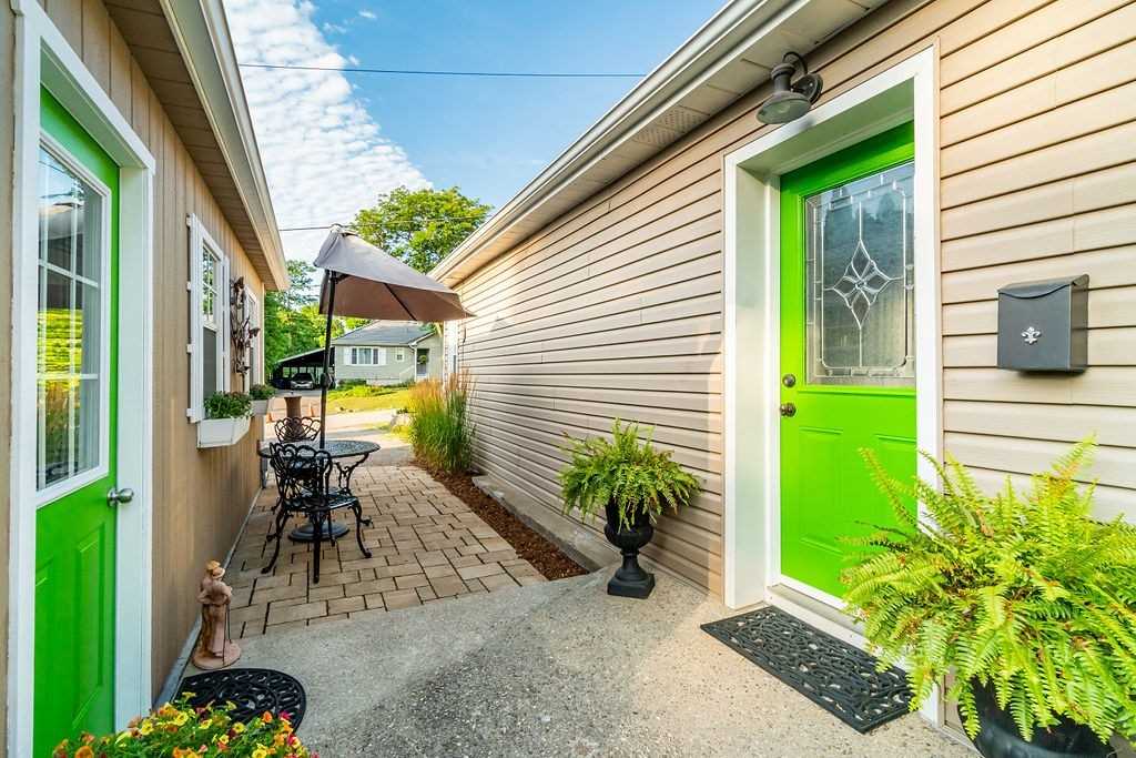 19 Lorne Ave